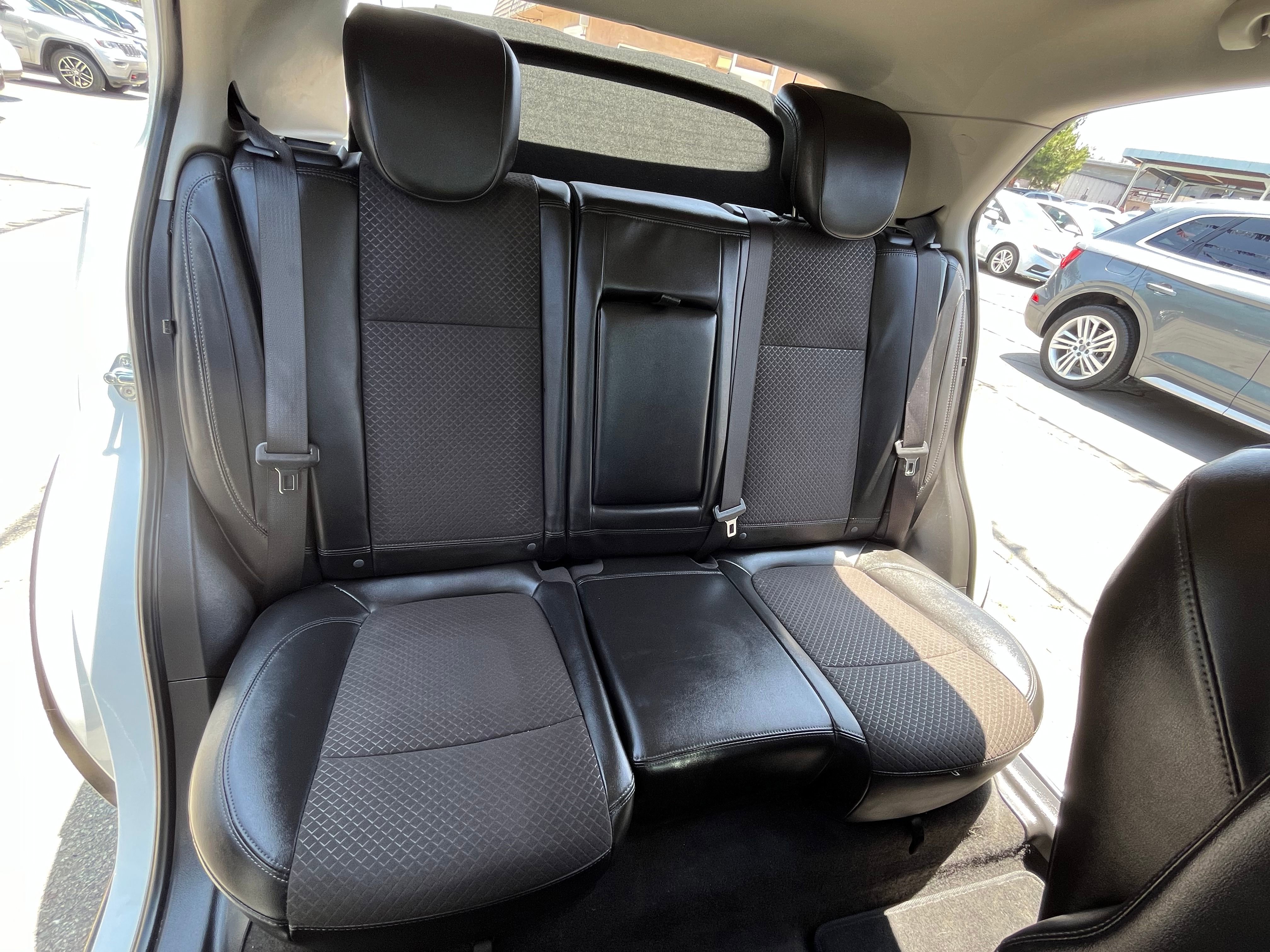 Vehicle image 18 of 67