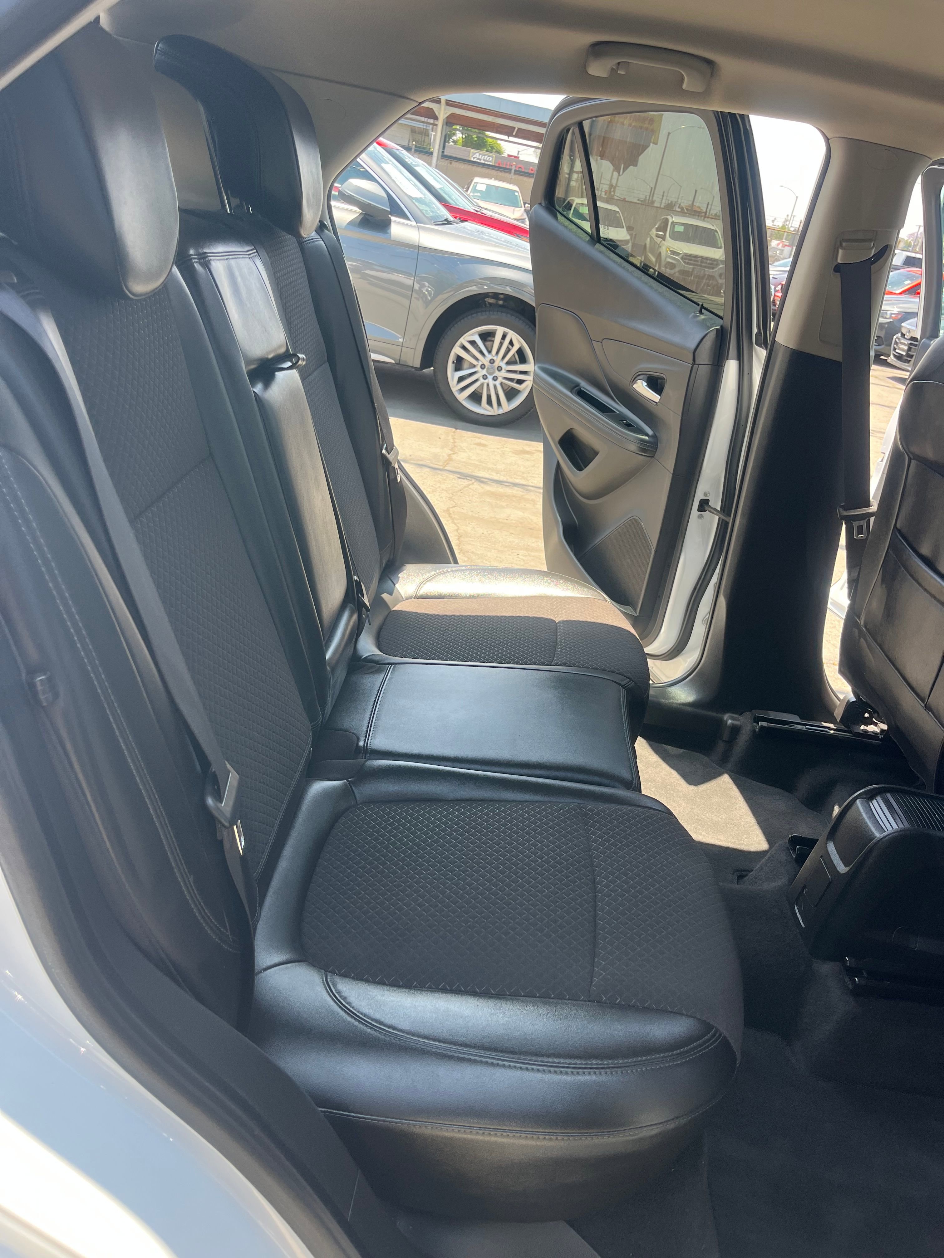 Vehicle image 24 of 67