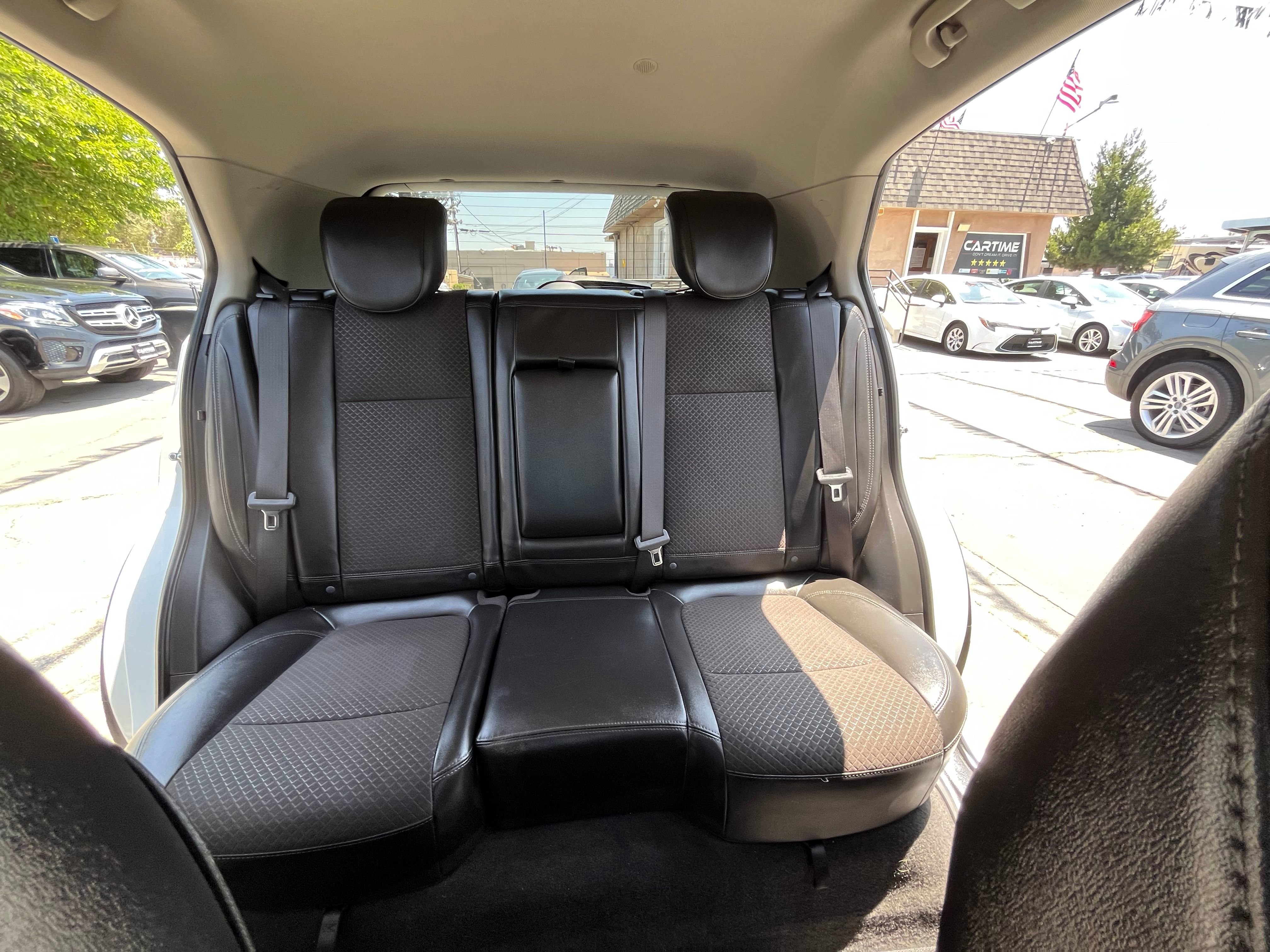 Vehicle image 31 of 67
