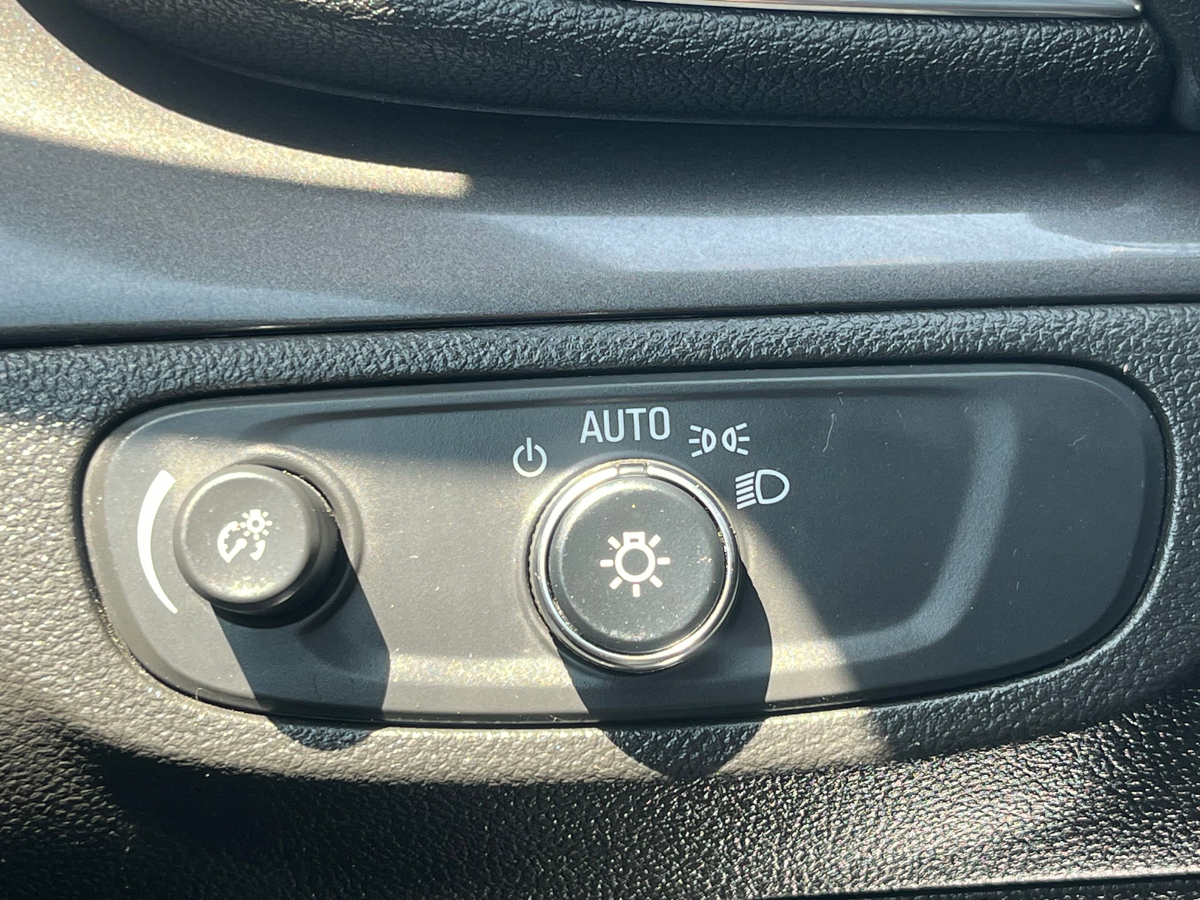 Vehicle image 35 of 67