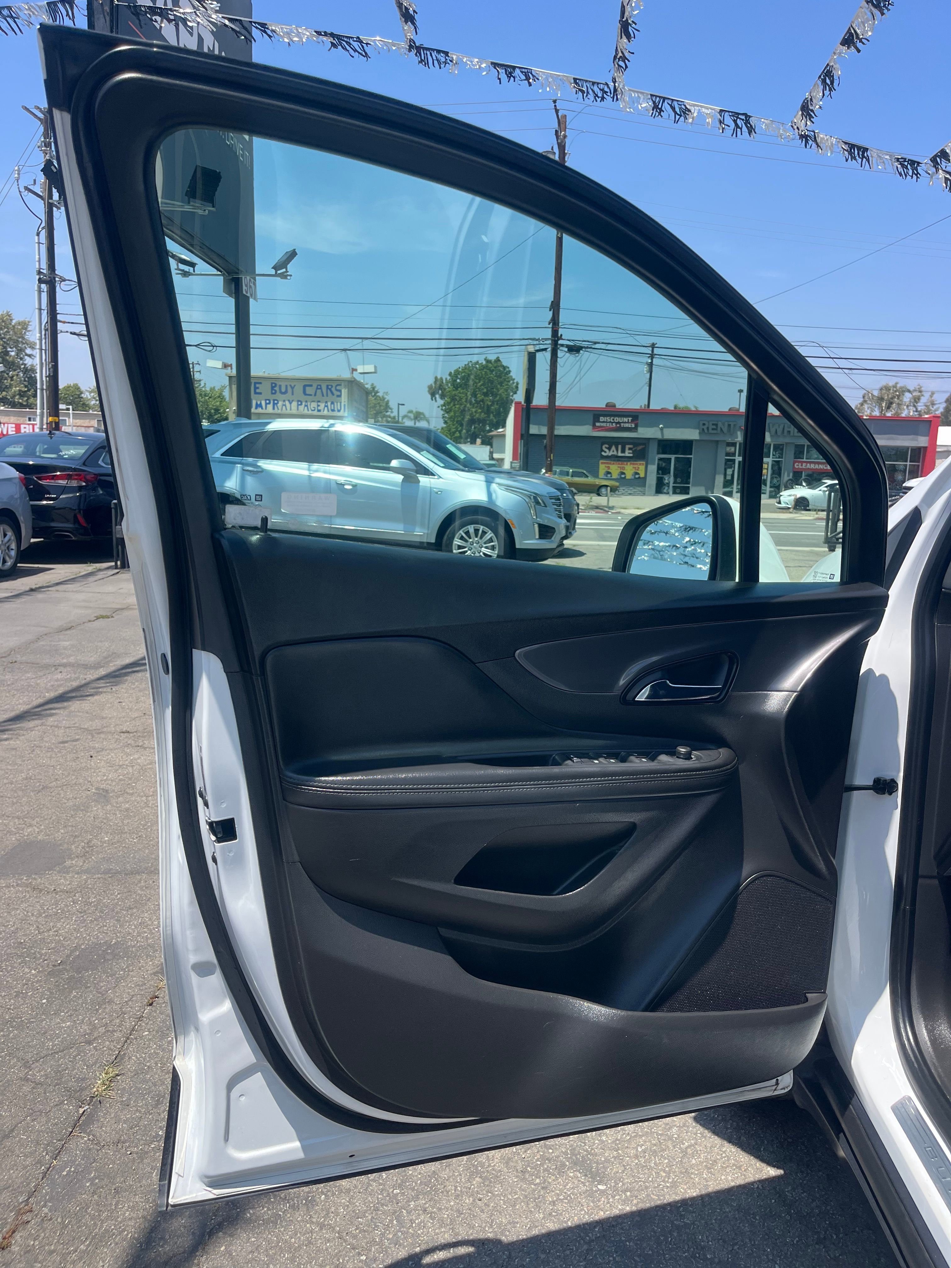 Vehicle image 8 of 67