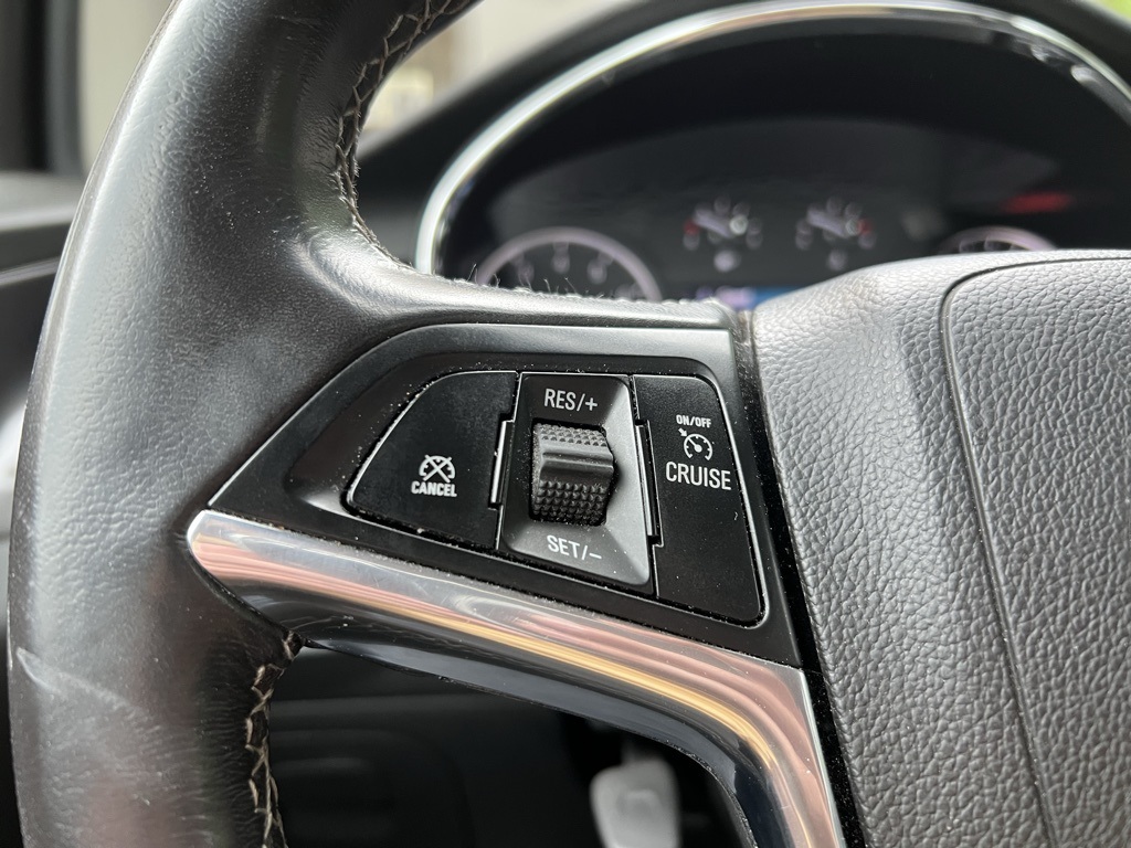 Vehicle image 17 of 26
