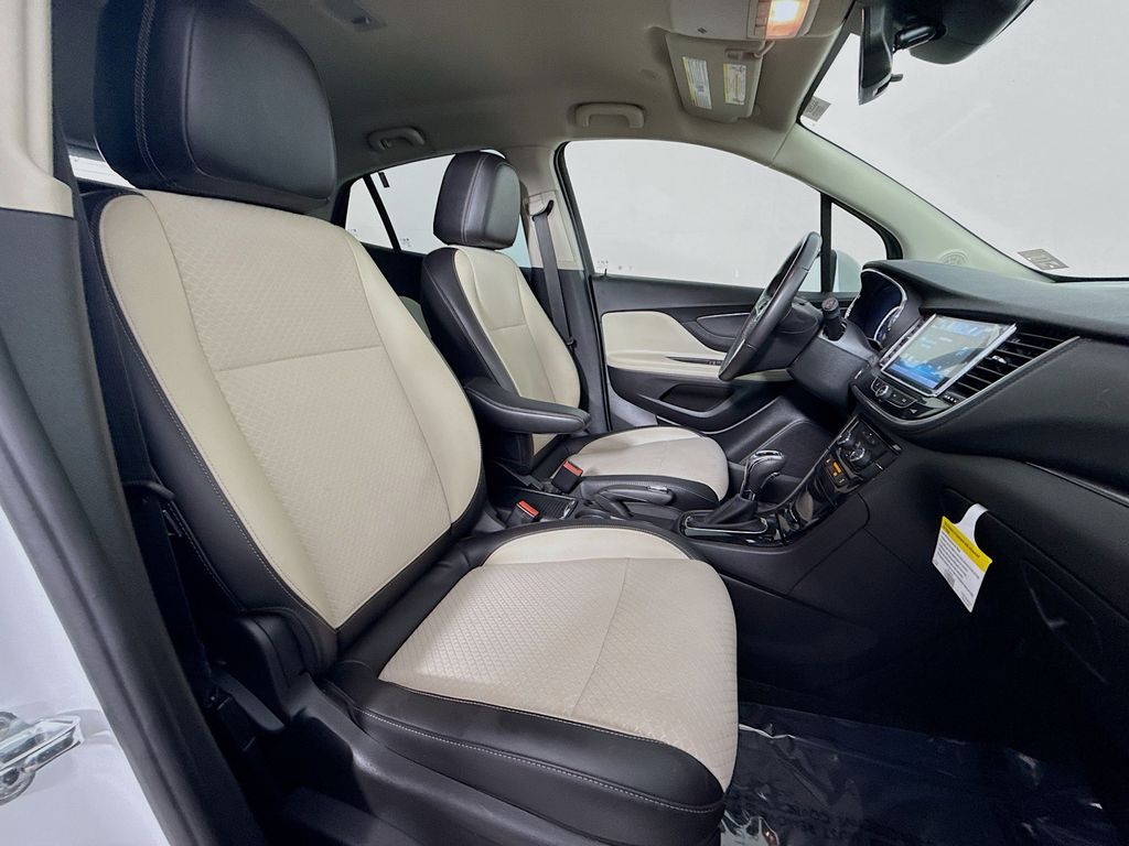 Vehicle image 14 of 34