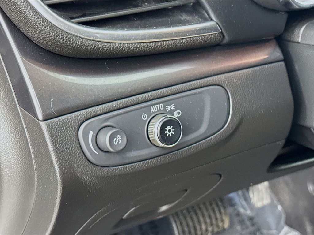 Vehicle image 31 of 34