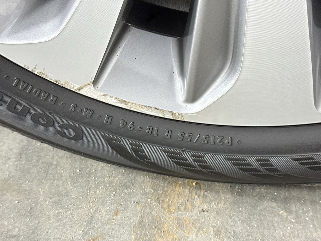 Vehicle image 10 of 34