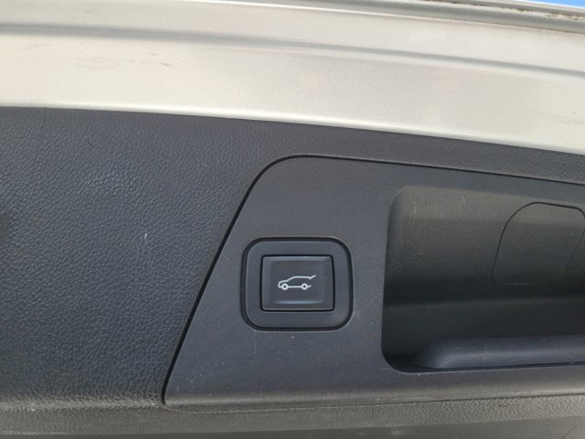 Vehicle image 18 of 38