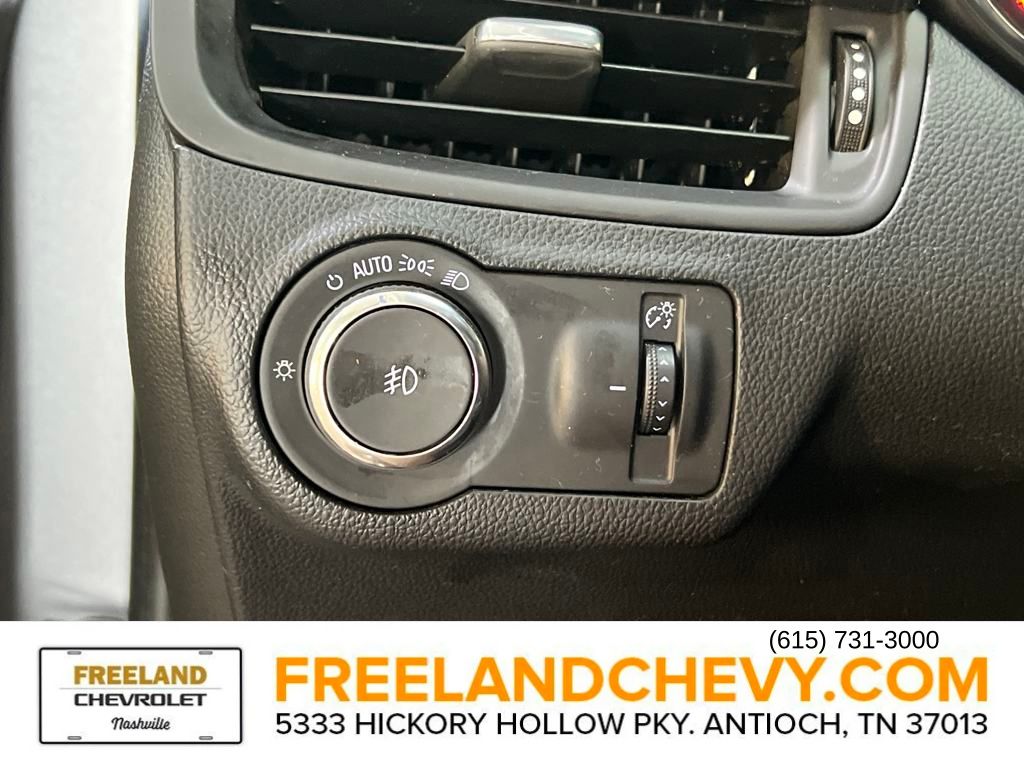 Vehicle image 11 of 28