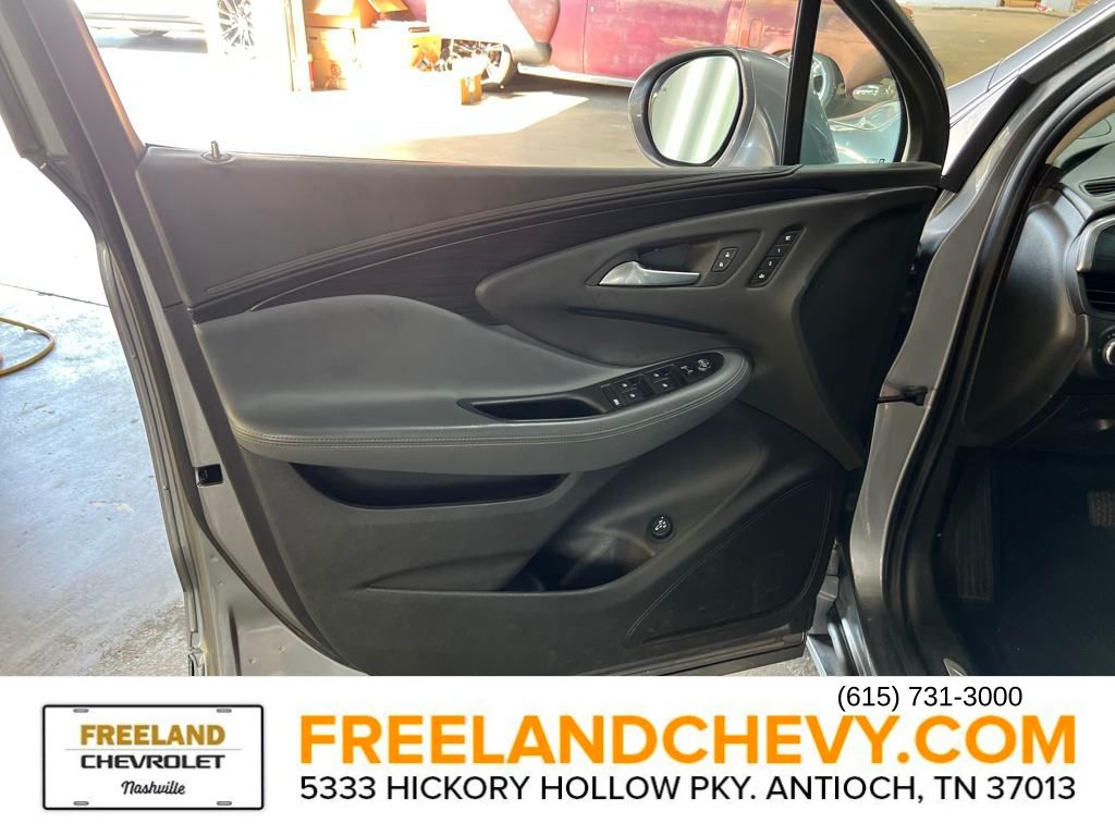 Vehicle image 18 of 28