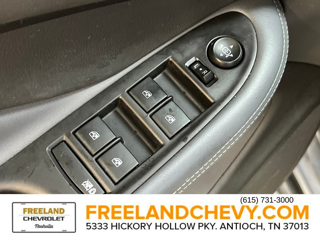 Vehicle image 13 of 28