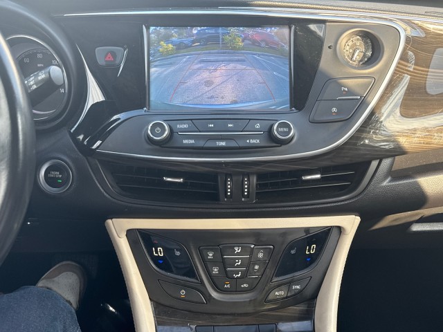 Vehicle image 18 of 23