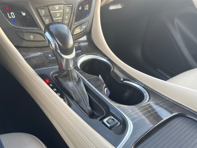 Vehicle image 21 of 23