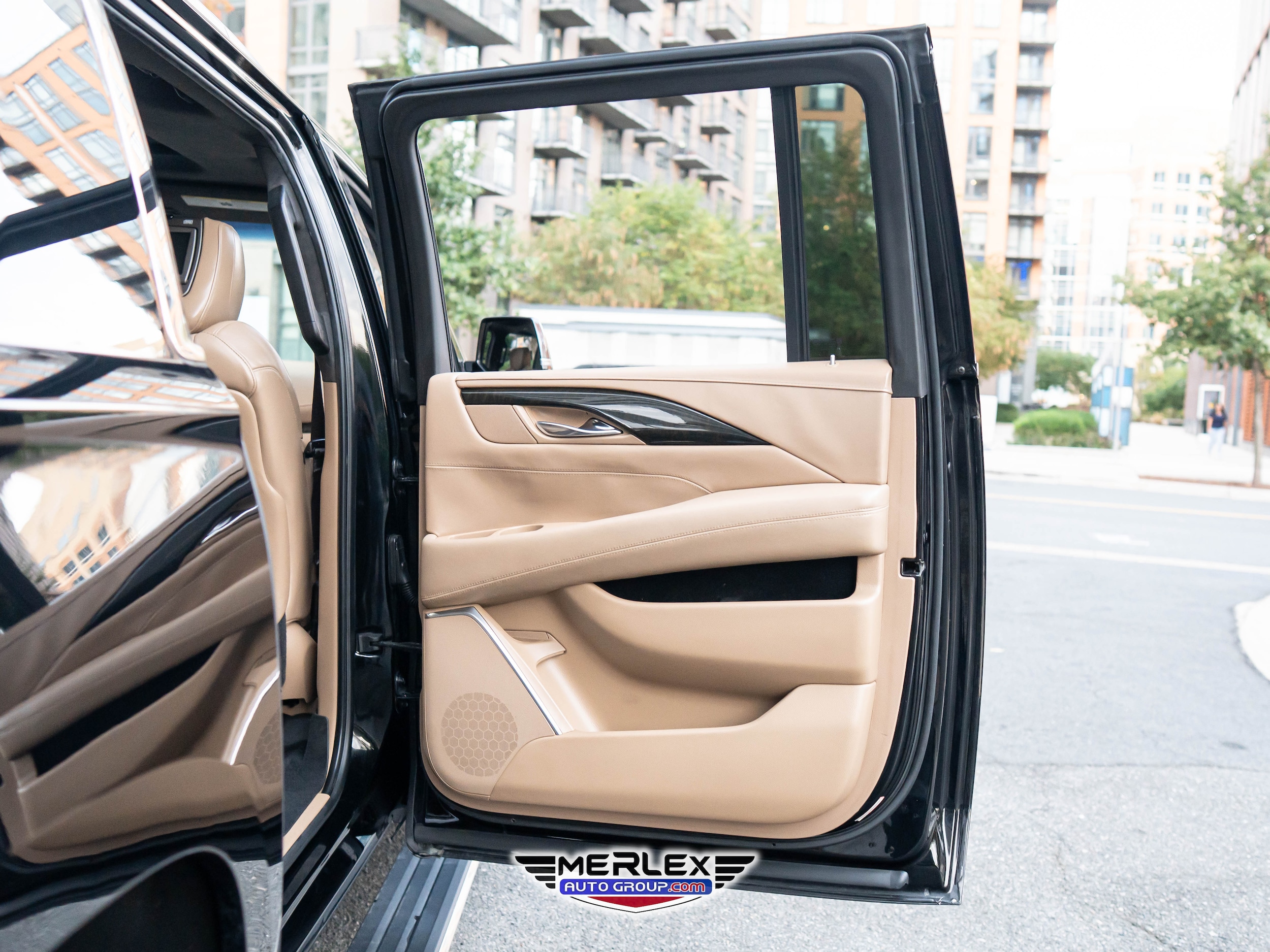 2019 Cadillac Escalade ESV Platinum Image 39 of 51