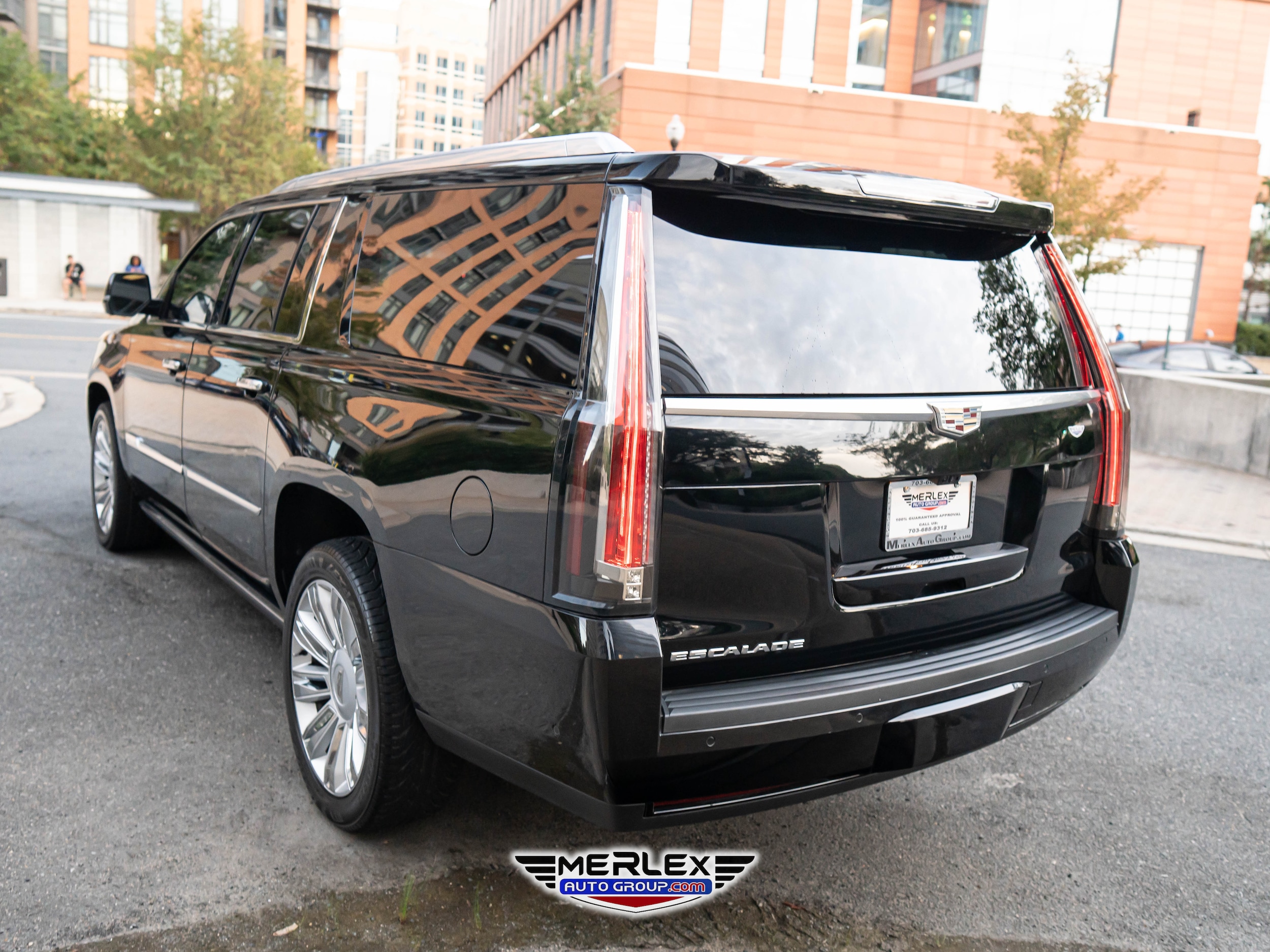 2019 Cadillac Escalade ESV Platinum Image 4 of 51