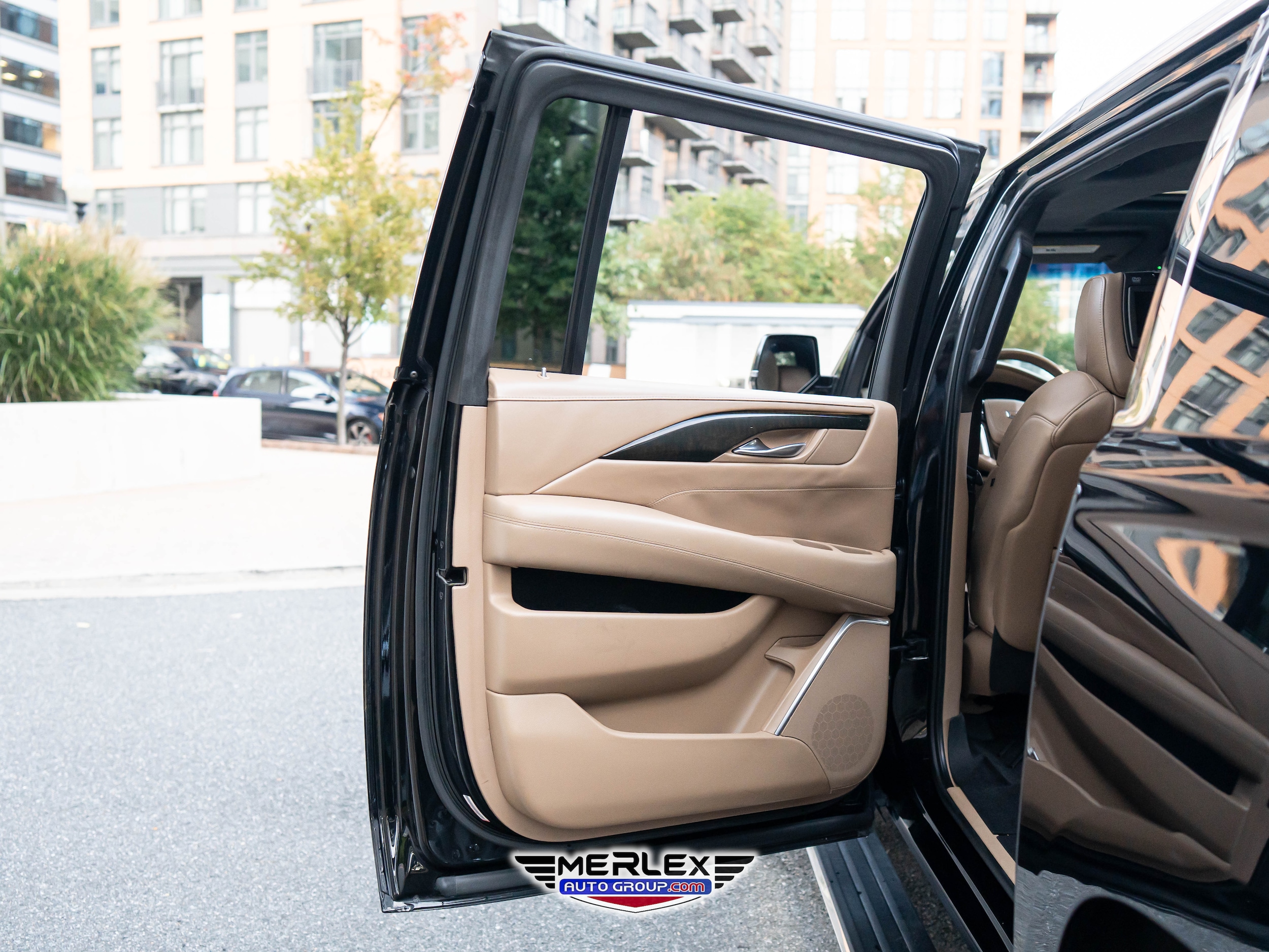 2019 Cadillac Escalade ESV Platinum Image 26 of 51