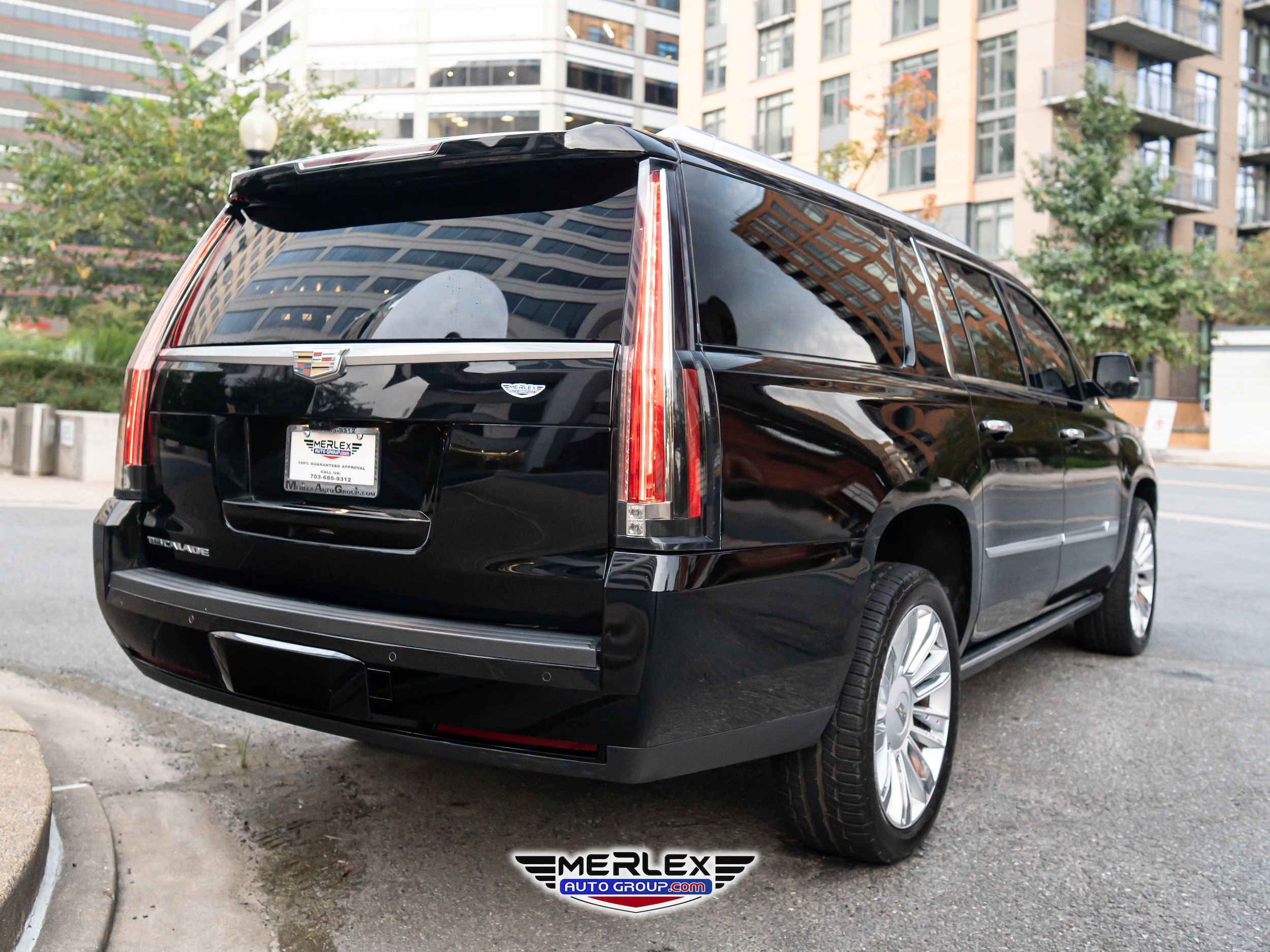 2019 Cadillac Escalade ESV Platinum Image 3 of 51