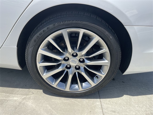 Vehicle image 34 of 45