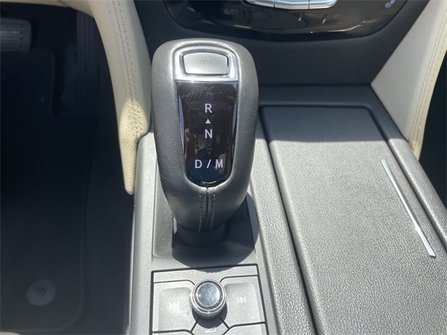 Vehicle image 16 of 45