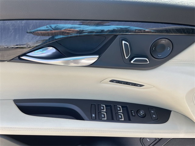 Vehicle image 24 of 45