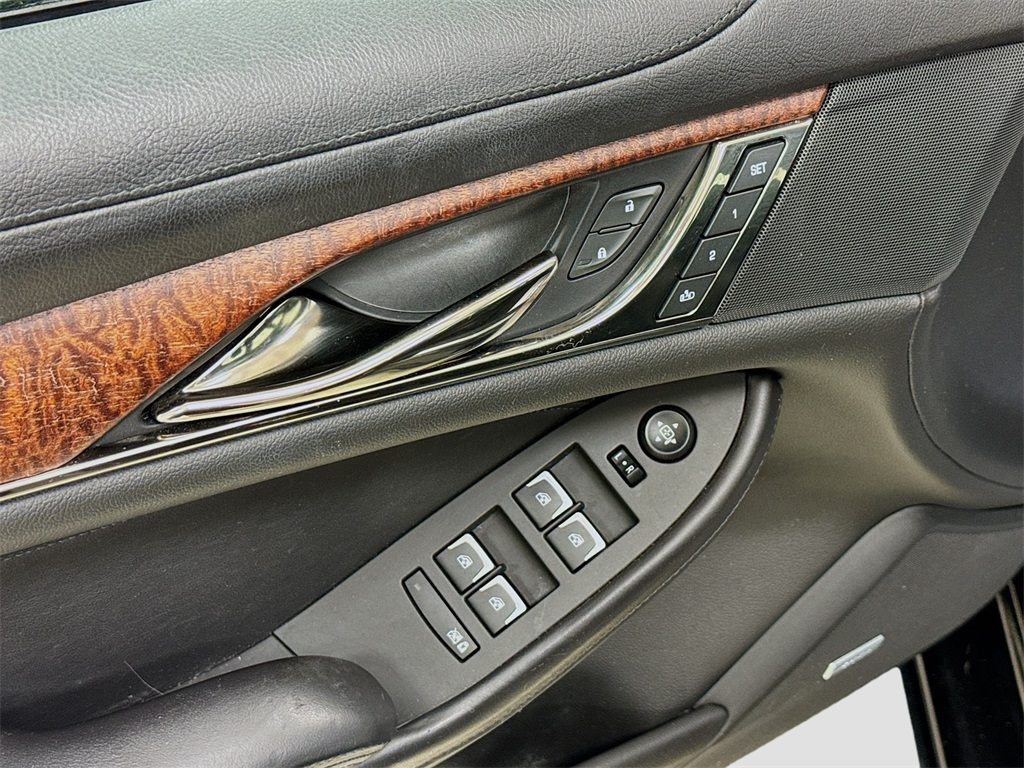 Vehicle image 26 of 32