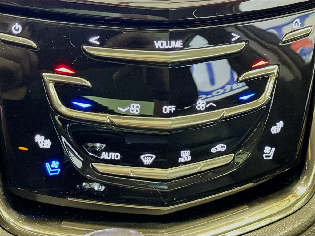 Vehicle image 29 of 32