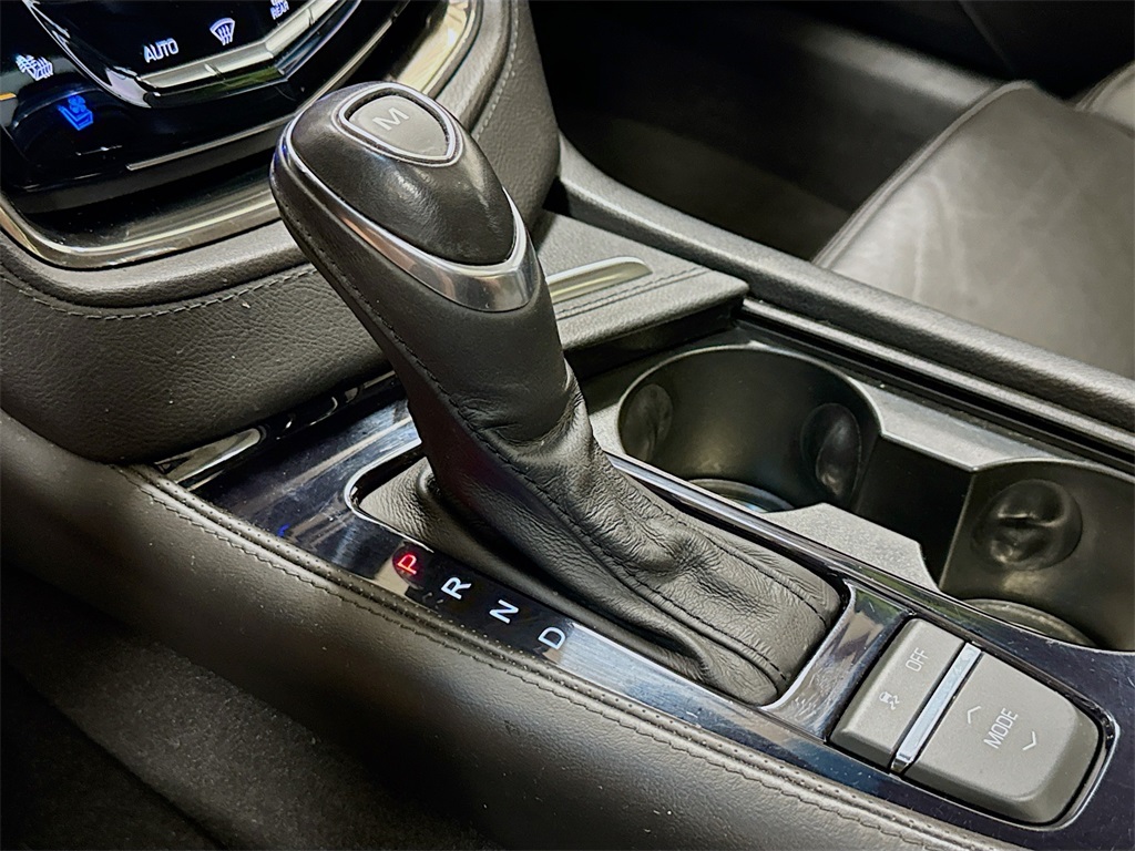 Vehicle image 25 of 32