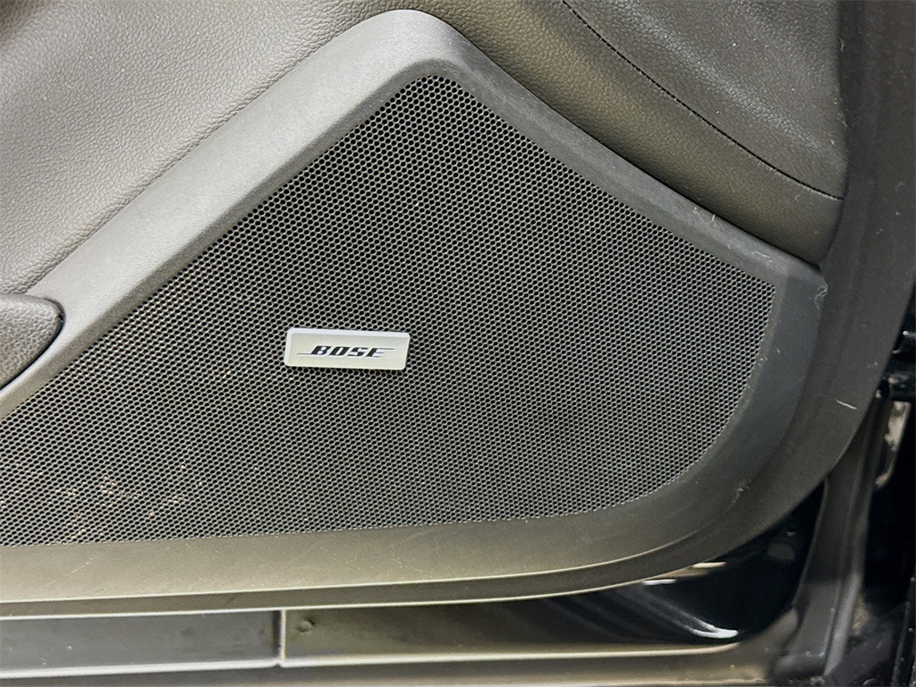 Vehicle image 27 of 32