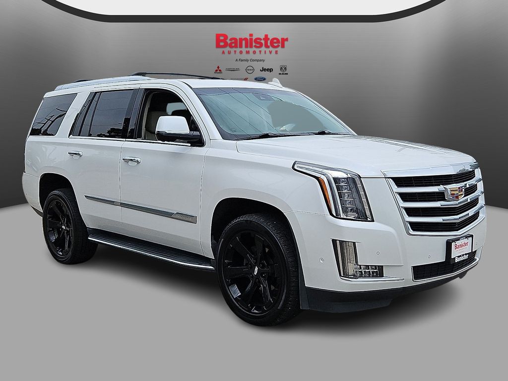 2019 Cadillac Escalade Luxury Image 3 of 30