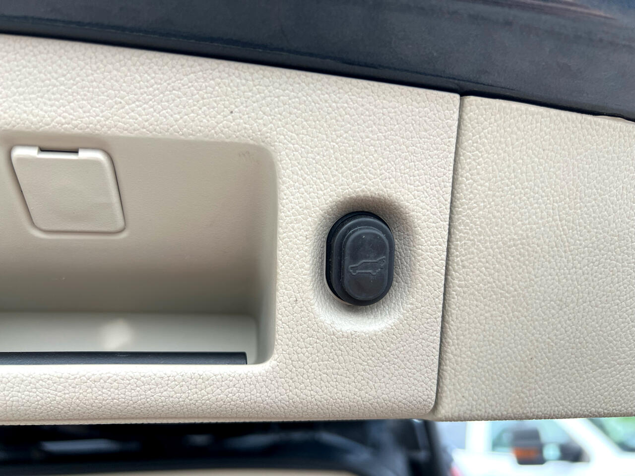 Vehicle image 24 of 34