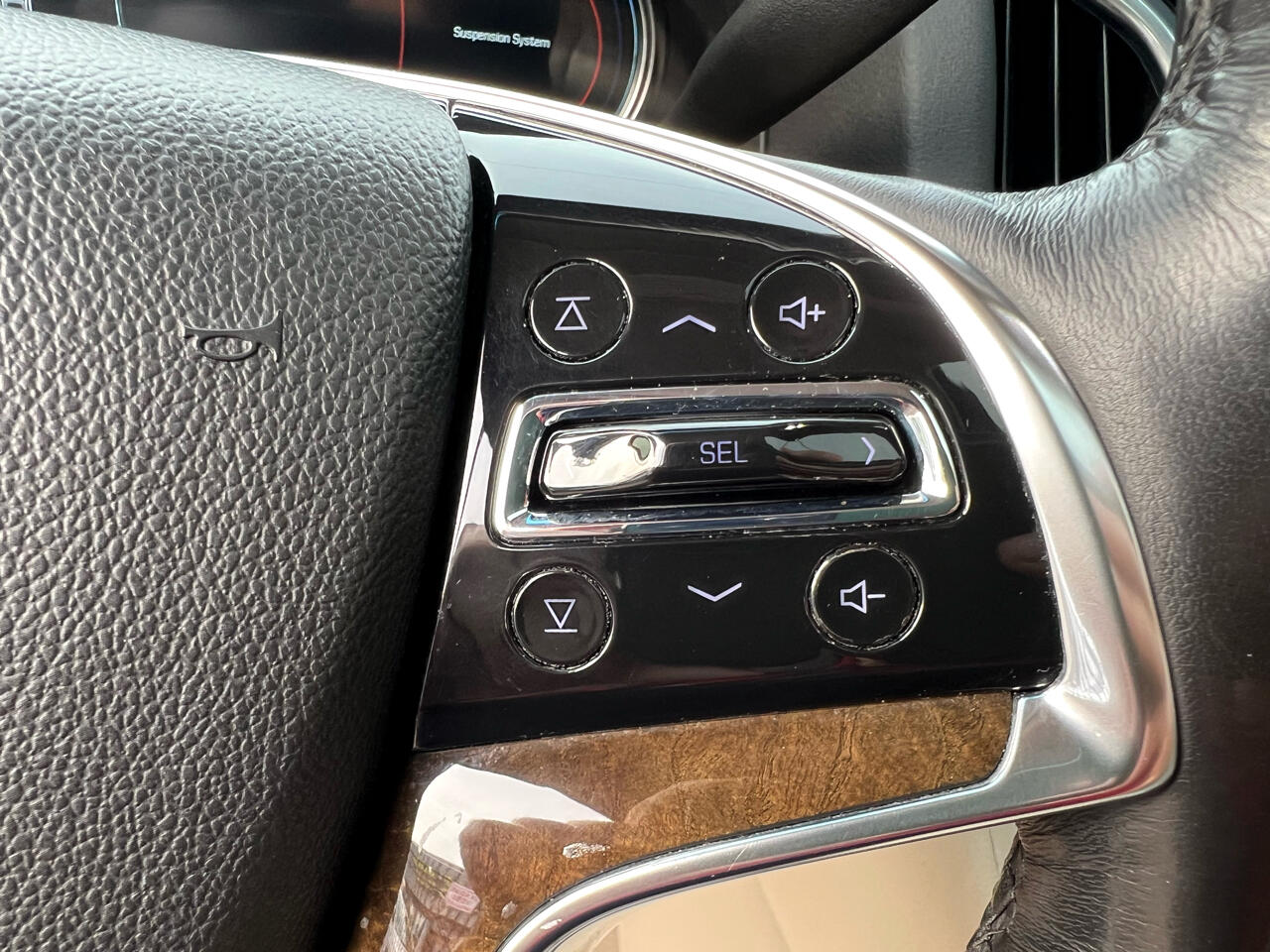 Vehicle image 25 of 34