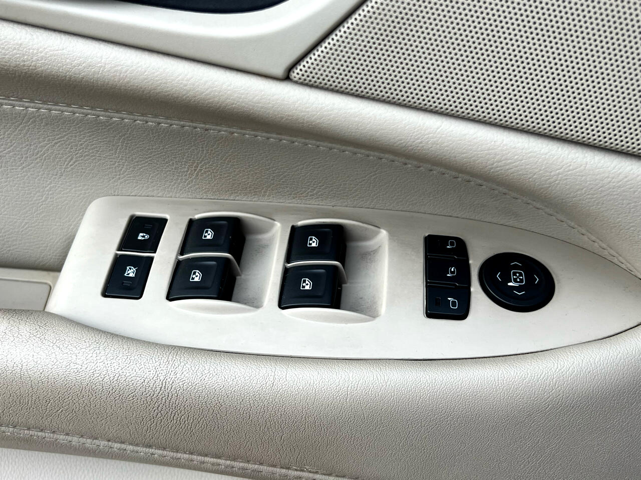Vehicle image 31 of 34