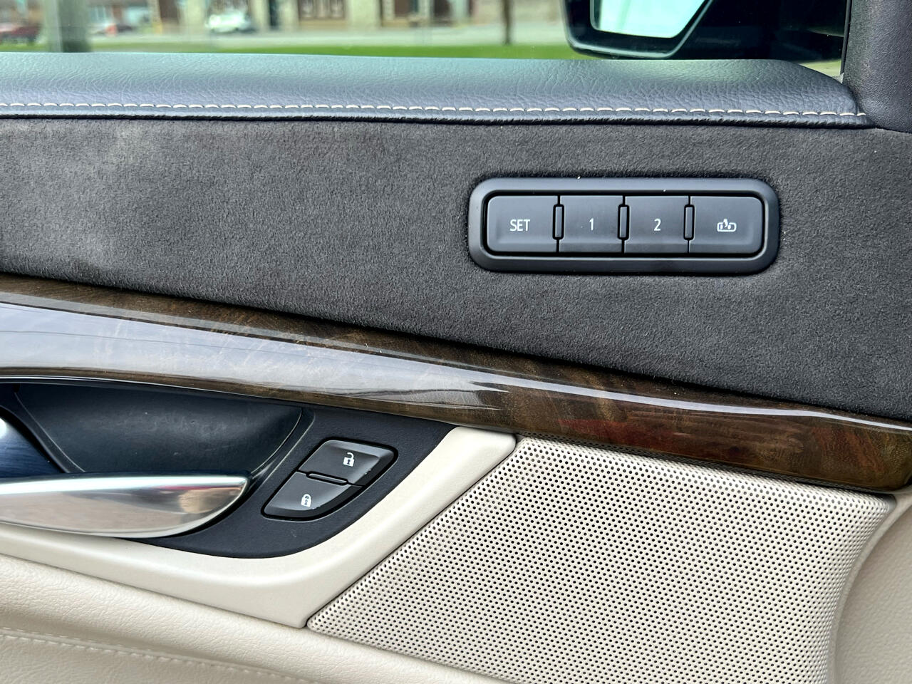 Vehicle image 22 of 34