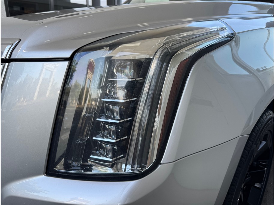 Vehicle image 23 of 25