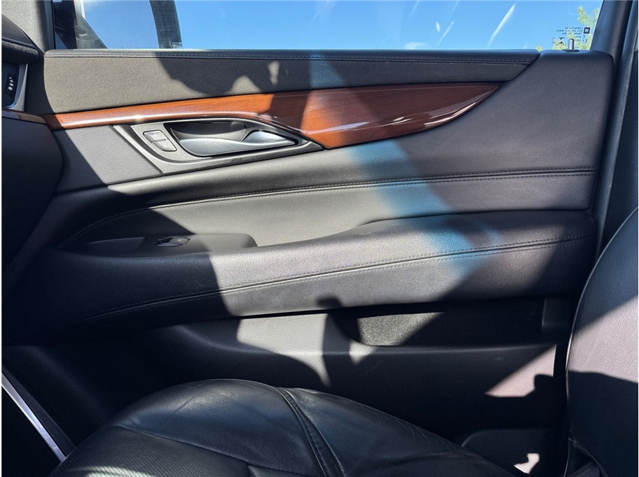 Vehicle image 15 of 25