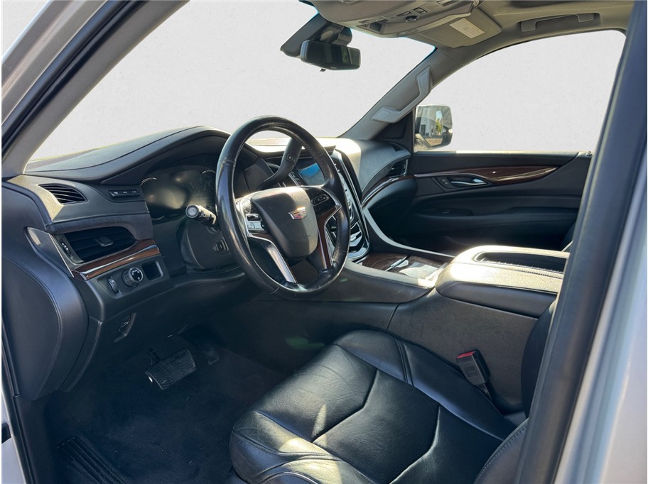 Vehicle image 18 of 25