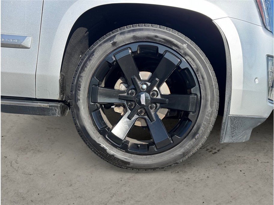 Vehicle image 10 of 25