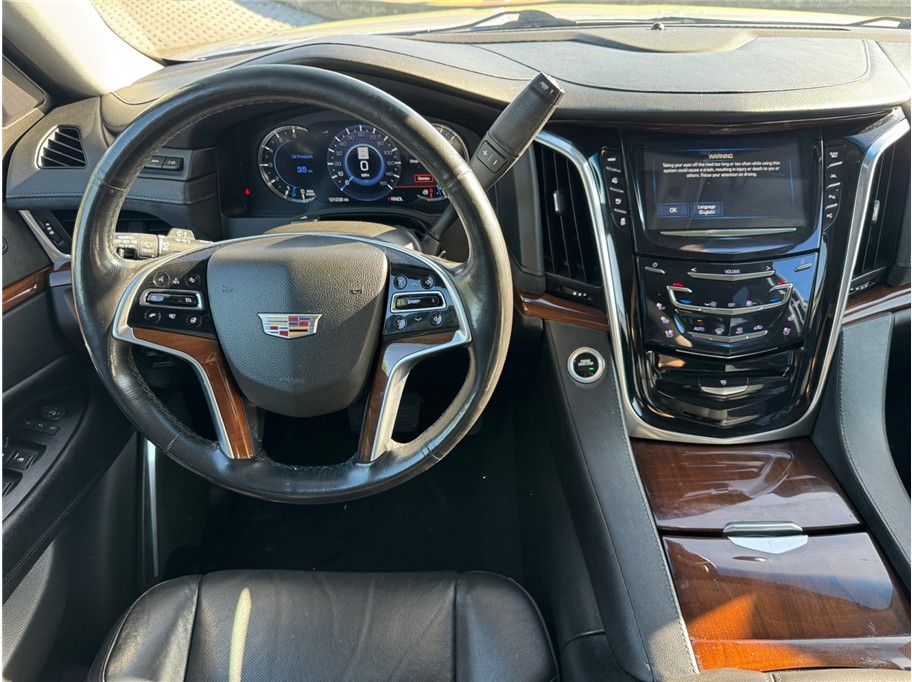 Vehicle image 17 of 25