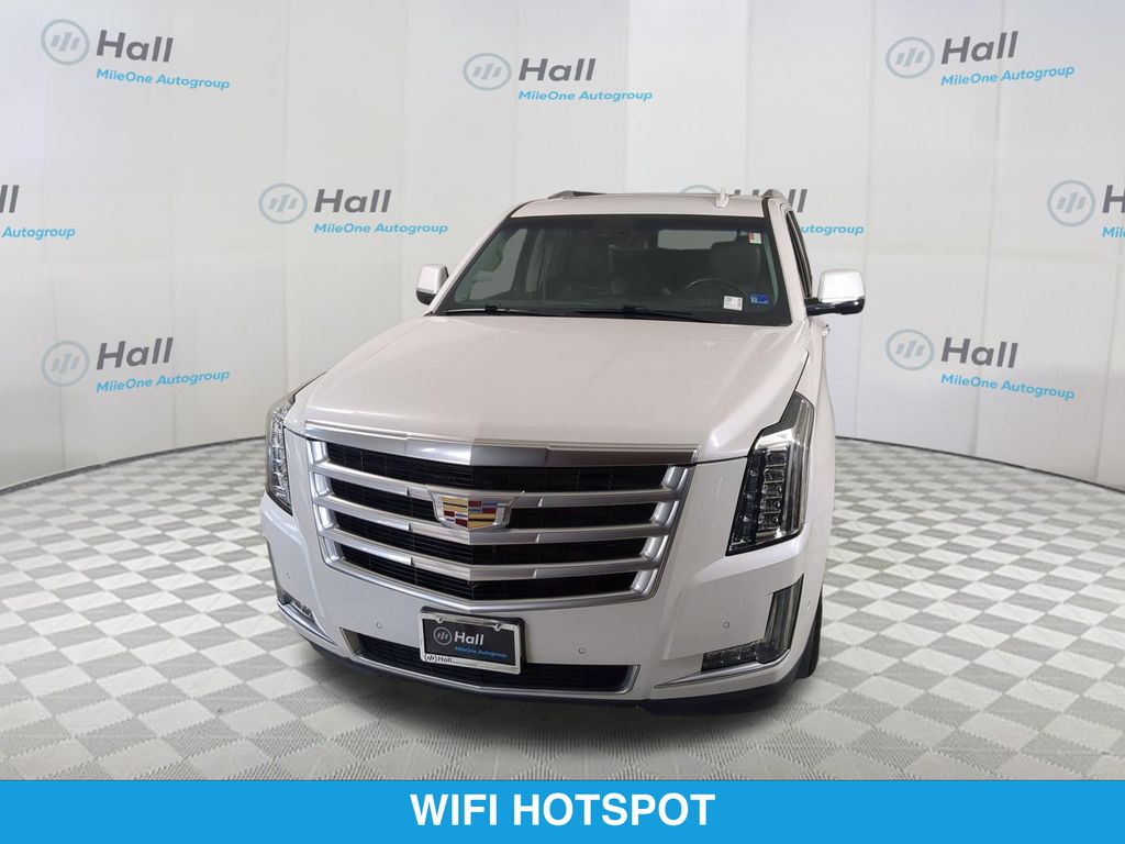 2019 Cadillac Escalade ESV Luxury Image 3 of 32
