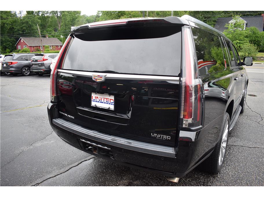 Vehicle image 7 of 46