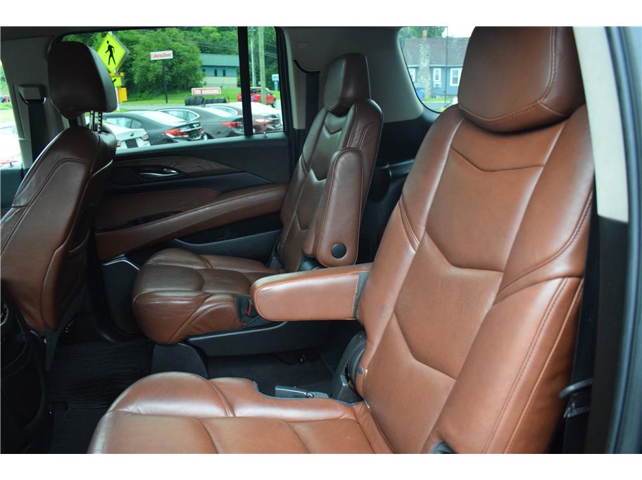 Vehicle image 25 of 46