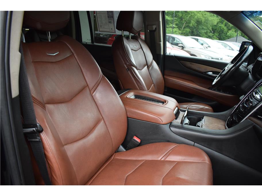 Vehicle image 14 of 46