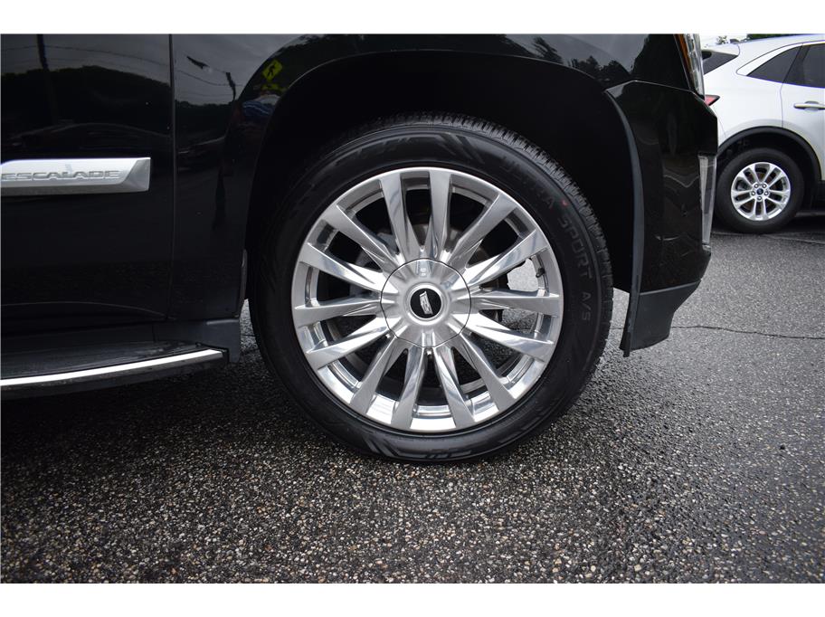 Vehicle image 35 of 46