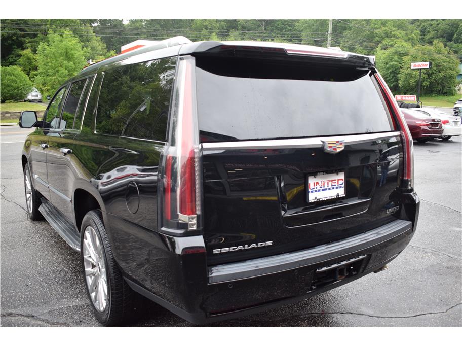 Vehicle image 10 of 46