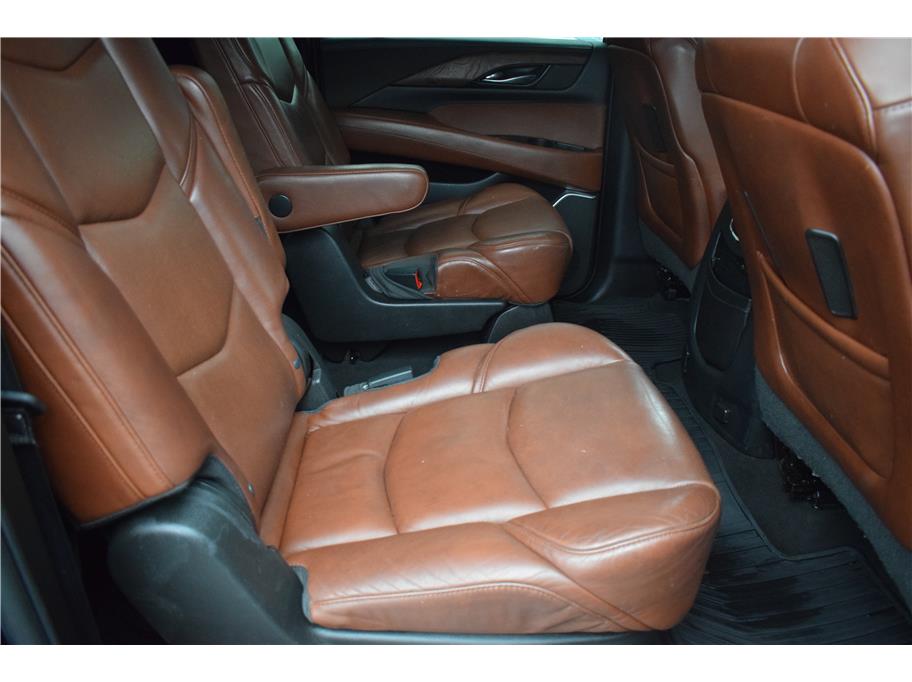 Vehicle image 28 of 46