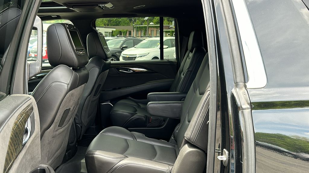 Vehicle image 23 of 28