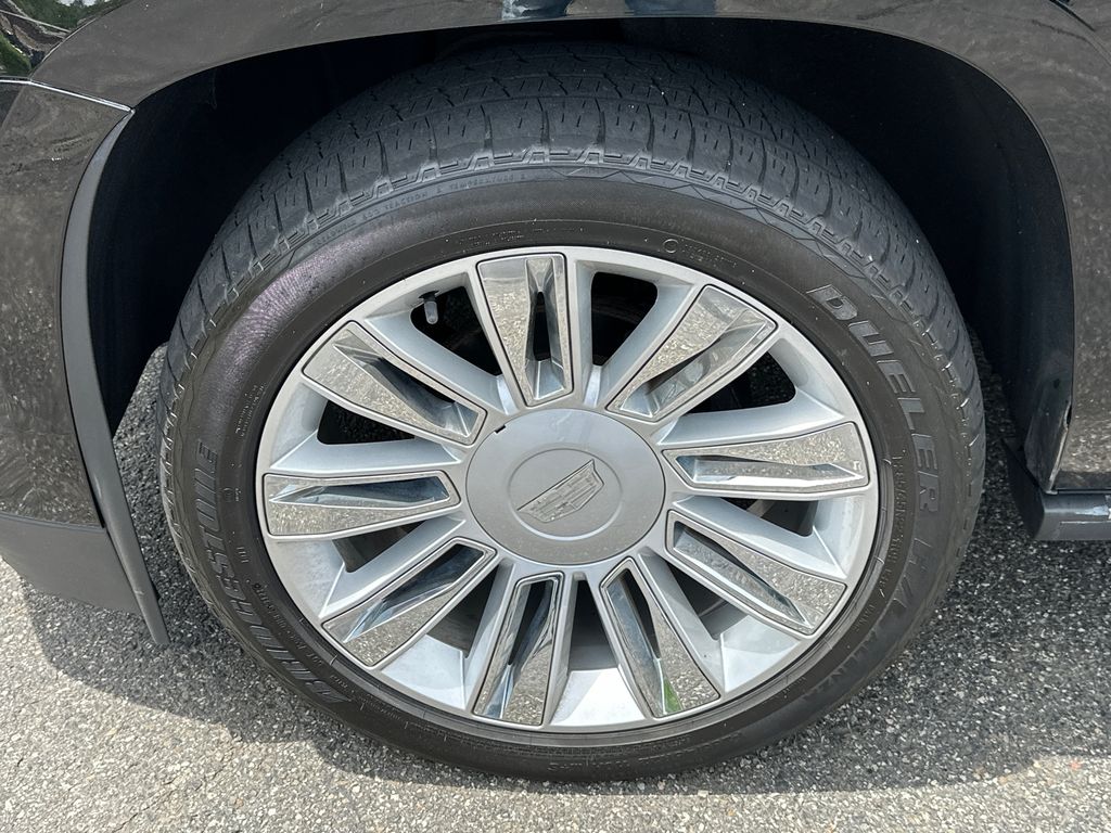 Vehicle image 8 of 28