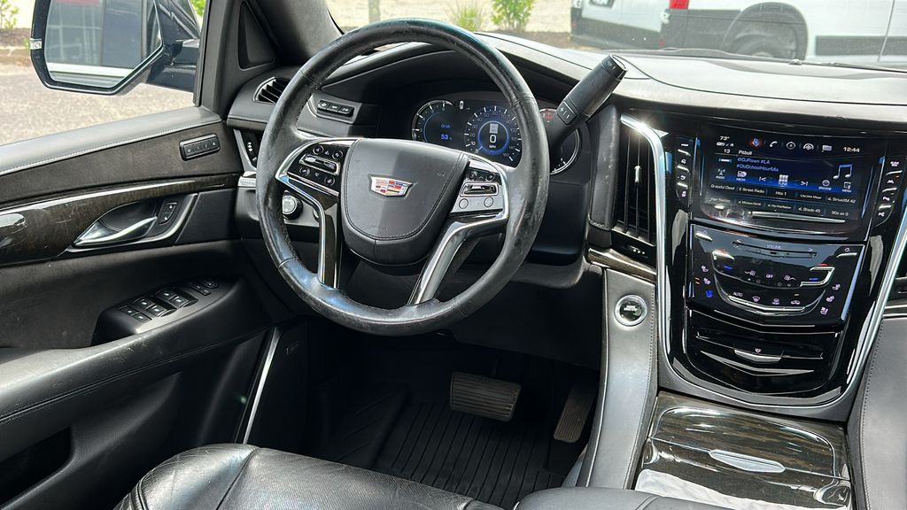 Vehicle image 26 of 28