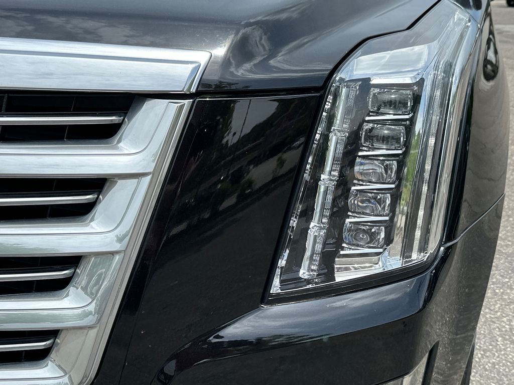 Vehicle image 7 of 28
