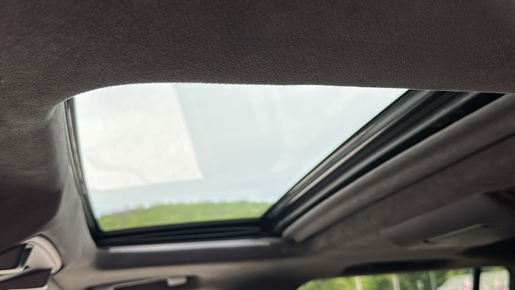 Vehicle image 12 of 28