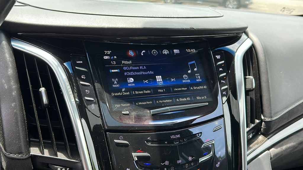 Vehicle image 17 of 28