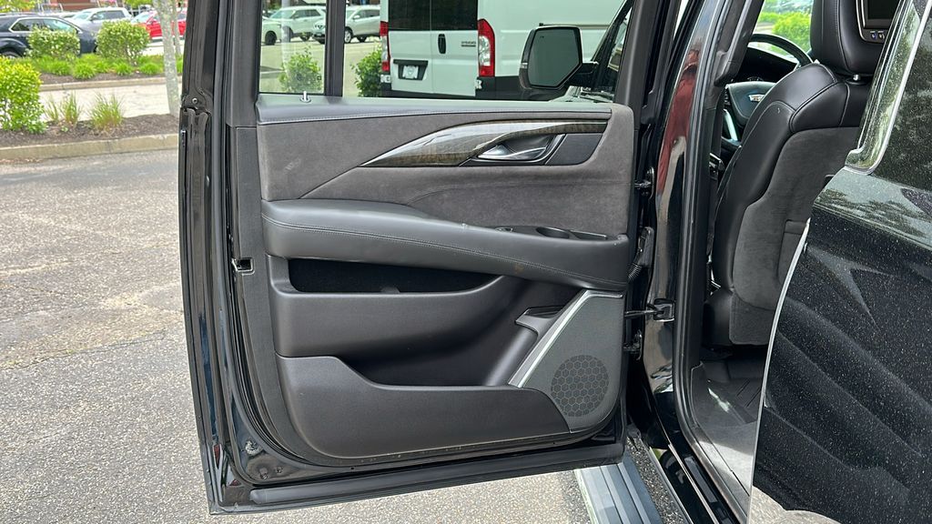 Vehicle image 22 of 28